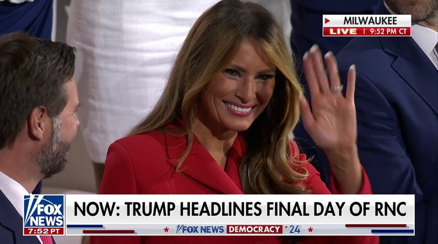 Trump pays tribute to Melania and his family
