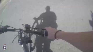 Video shows cop commandeering civilian’s bike to track down, tackle drug dealer - Fox News