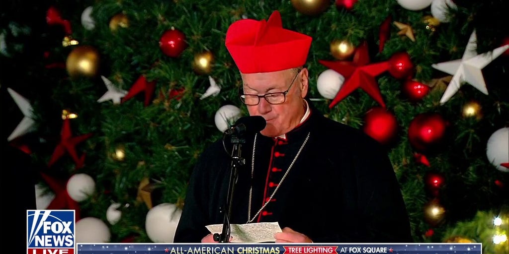 Cardinal Dolan leads prayer at Fox tree lighting