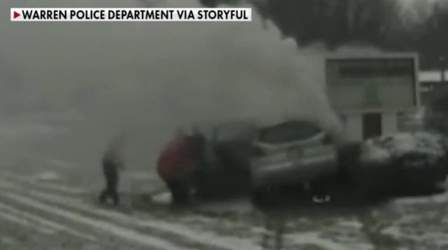 Ohio officer, Good Samaritans rescue driver from burning car