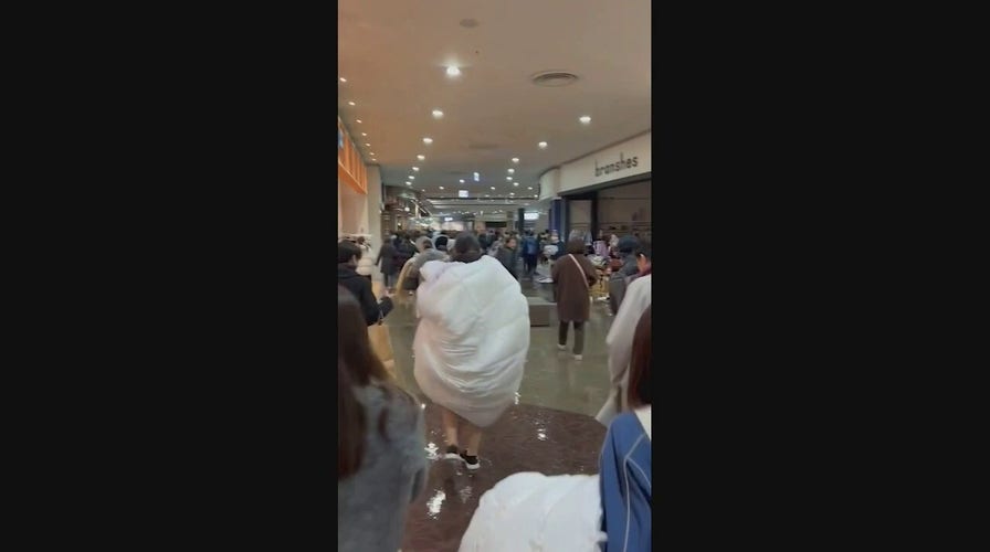 Mall in Japan shaken by earthquakes