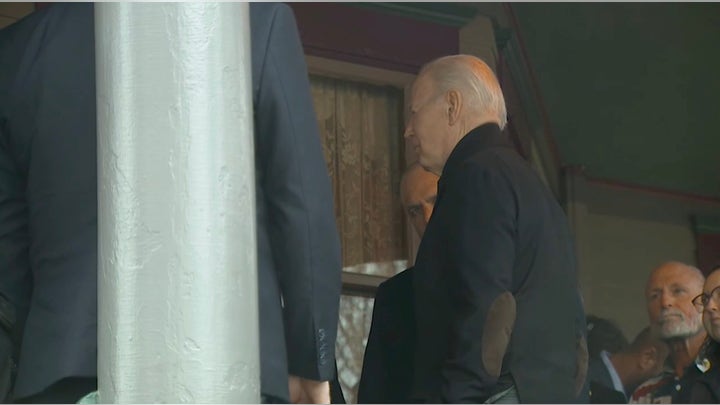 Bidens aides quickly dismiss the press after the president asks if he can take a couple of questions