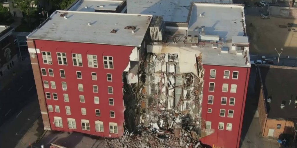 Davenport, Iowa Apartment Building Partially Collapses | Fox News Video