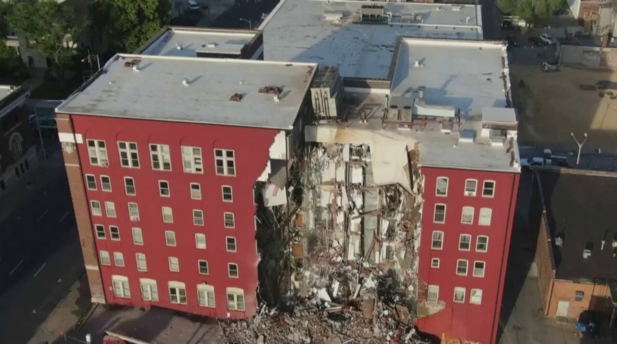 Davenport, Iowa apartment building partially collapses