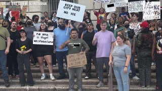 Comedian trolls anti-Trump protesters to promote his show