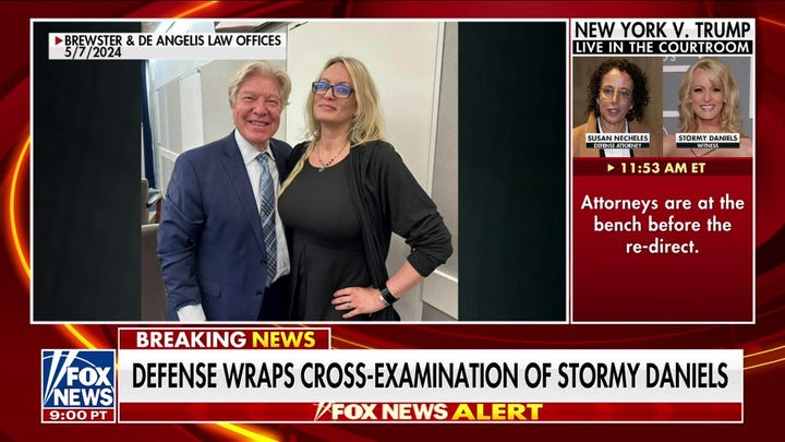 Stormy Daniels takes picture with her attorney before judge bans photography