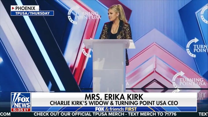 Erika Kirk promete construir el «muro rojo» y respalda a JD Vance la presidencia en 2028.