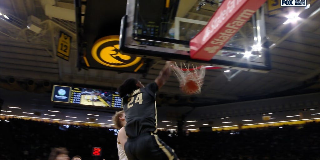 Purdue's Gicarri Harris rises for the HAMMER off a dime from Braden Smith vs. Iowa