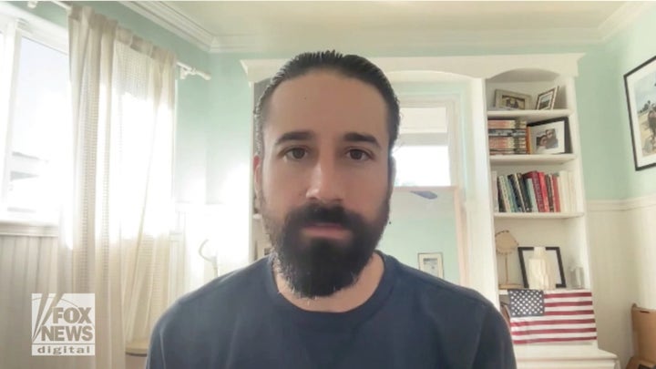 Celebrity chef says active military members eat free, but he needs to watch for stolen valor