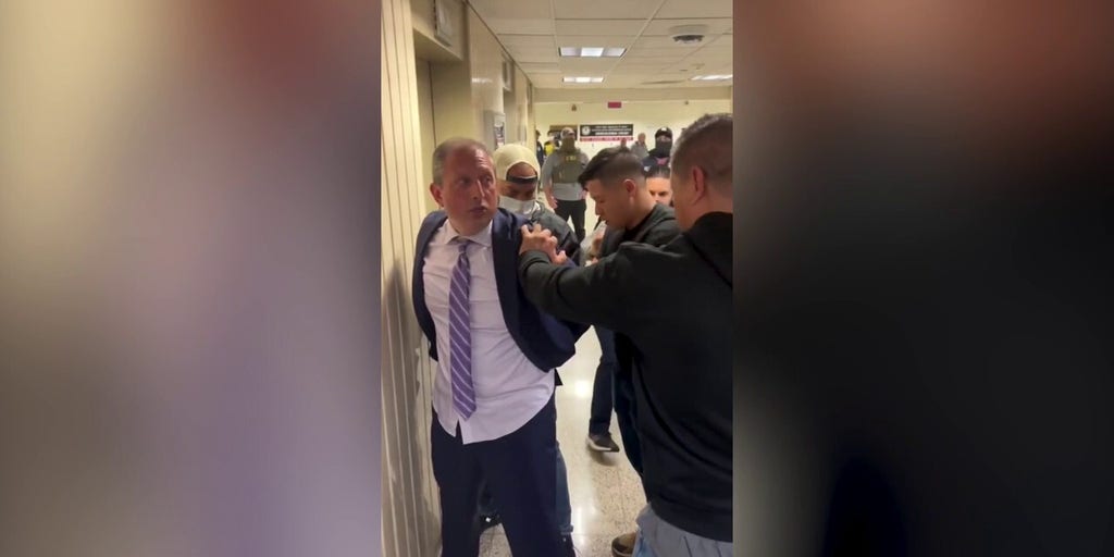 NYC Comptroller Brad Lander Detained by Federal Agents at Manhattan Immigration Court