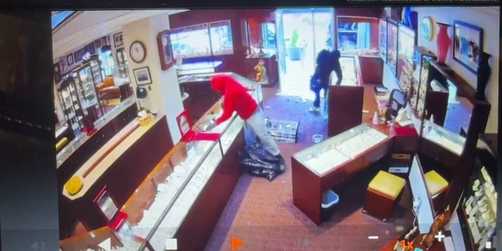 Thieves steal $2 million in jewelry in Seattle smash-and-grab