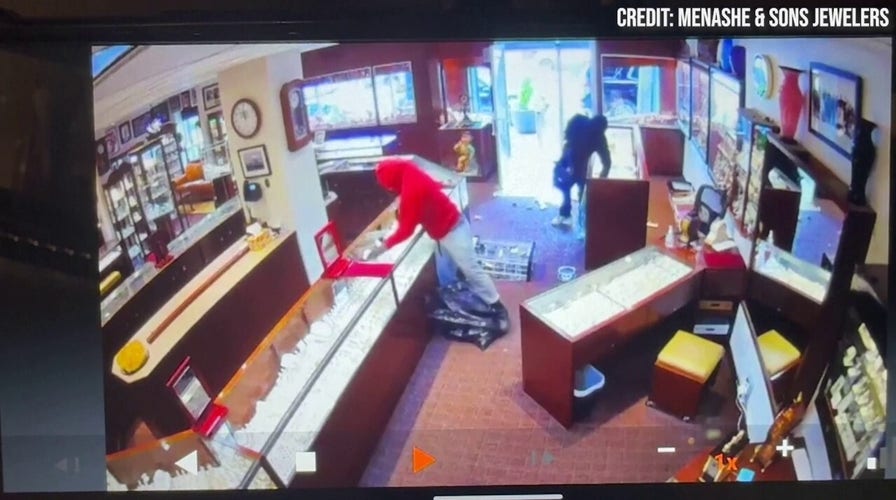Thieves steal $2 million in jewelry in Seattle smash-and-grab