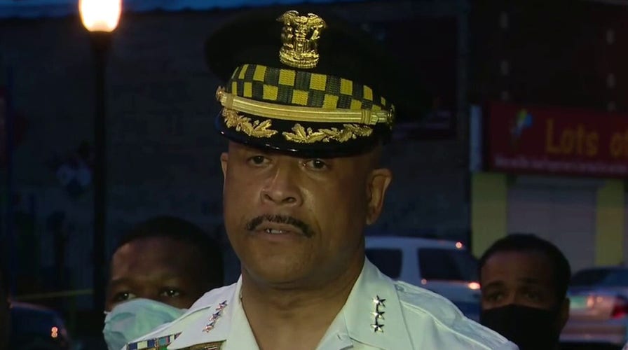 Chicago police hold press conference on mass shooting in city's South Side