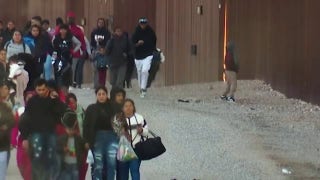 WATCH: Dozens of migrants breach border wall, take selfies on US side as mass illegal crossings continue - Fox News
