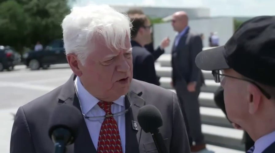 WATCH: House Dem clashes with Fox reporter over socialist candidates’ threat to Jeffries speakership