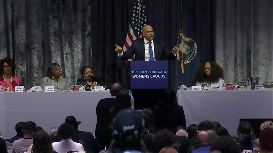 Fired up Cory Booker rallies 'foot soldiers' at Michigan Democratic convention