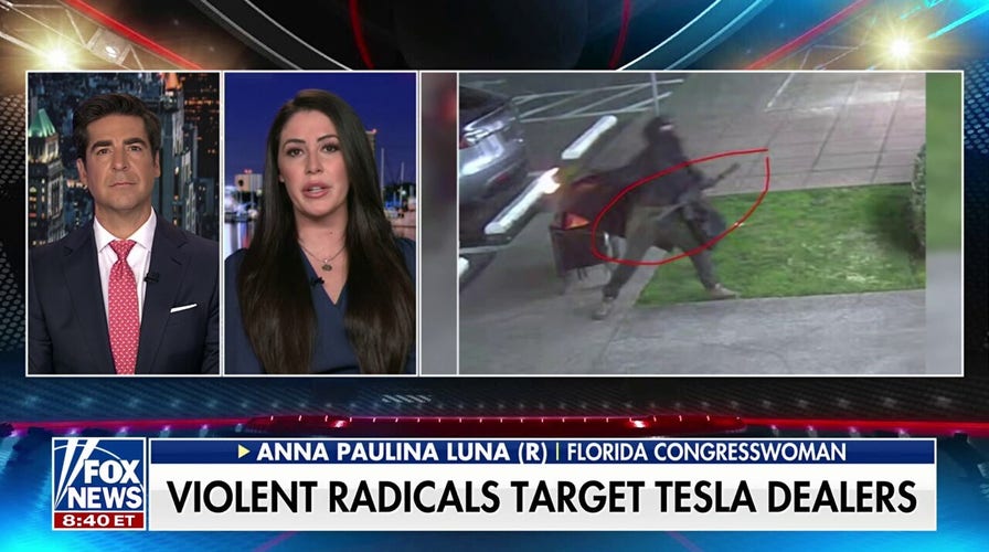 Continúan los ataques selectivos a concesionarios Tesla en medio de la retórica Musk