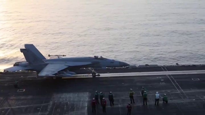 US forces launch sleek fighter jets to target Houthi terrorists: video