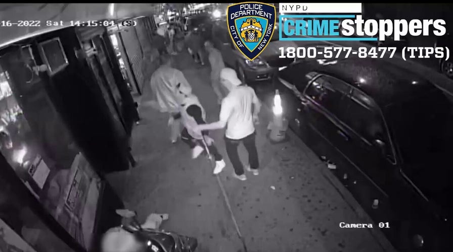 NYC Bystander Stabbed By Group Outside Club In Queens | Fox News