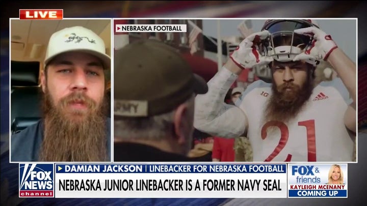 Fútbol de nebraska 9/11 tribute features former Navy SEAL walk-on linebacker