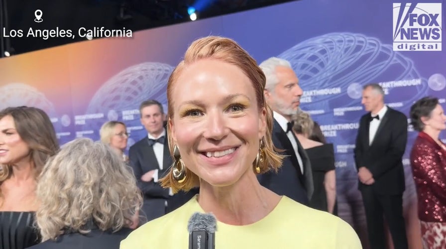 Jewel details what her off-the-grid childhood in Alaska was like