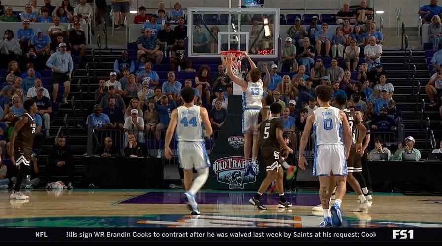 Luka Bogavac sets up   Henri Veesaar for a slam dunk, extending UNC's pb  implicit    St. Bonaventure