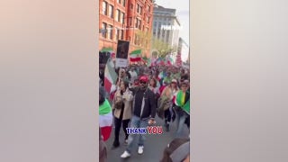 Los iraníes-estadounidenses INUNDAN las calles para apoyar a Trump