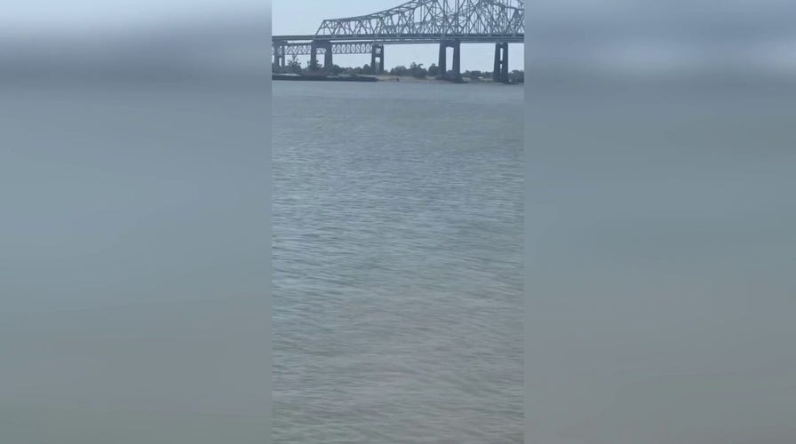 New Orleans alleged suspect evades police by jumping into Mississippi River