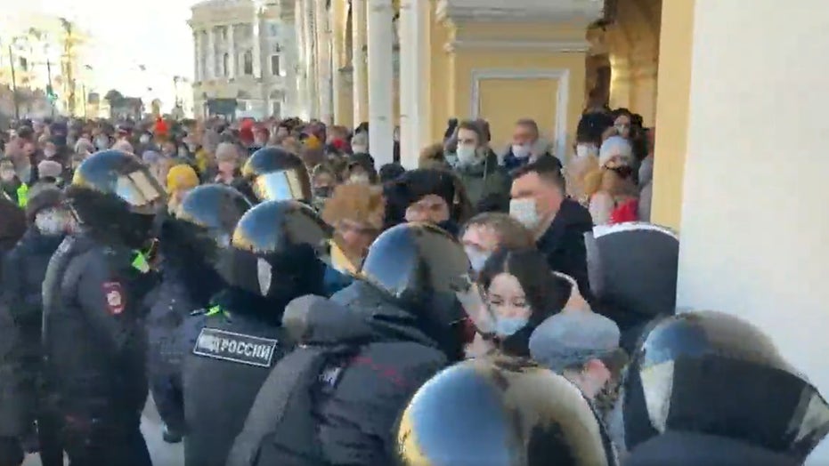 Massive anti-war protests in Moscow as Russia invades Ukraine