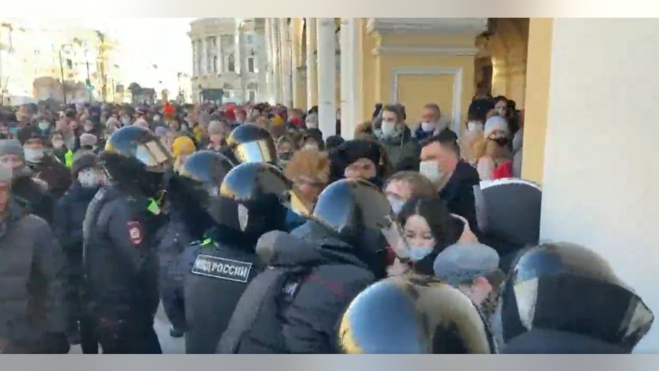 Massive anti-war protests in Moscow as Russia invades Ukraine