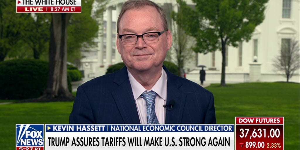 Trump economic advisor reacts to Bill Ackman's tariff warning: 'Ease off the rhetoric'