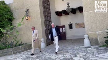 Kevin Costner leaves Santa Barbara courthouse