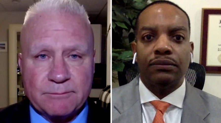 Protesters swarm home of Seattle's police chief