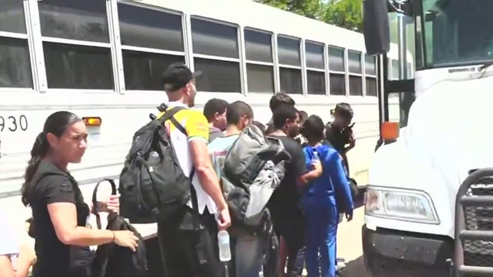 Texas DPS loads up buses of illegal immigrants to return to the border after Gov. Abbott's executive order