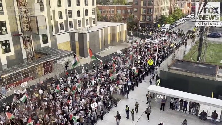Anti-Israel demonstrators clash with police in Chicago