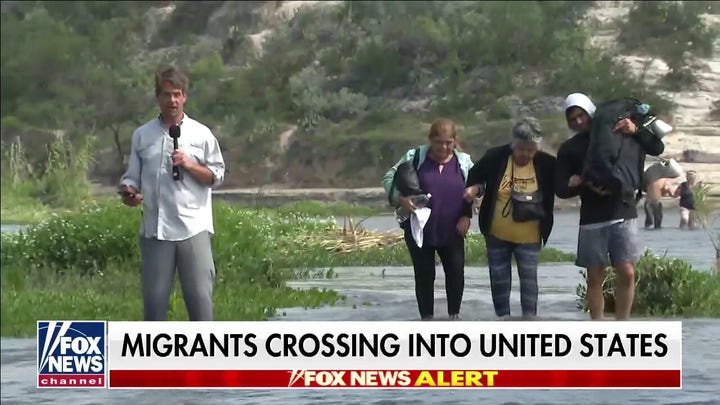 Migrants cross into the US as Fox News reports from border