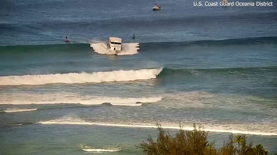 Boat surfs wave before running aground in Hawaii