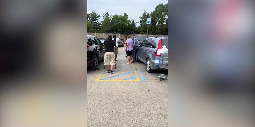 Armed man, other bystanders stop Michigan Walmart stabbing suspect