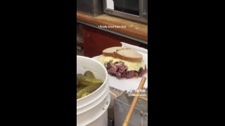 New York City creator tries the famous Katz Deli Reuben for the first time - Fox News