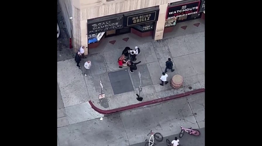 Group of cyclists attacks man in Los Angeles in broad daylight