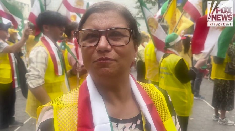 Iranian protesters outside UNGA denounce regime speech, demand democracy