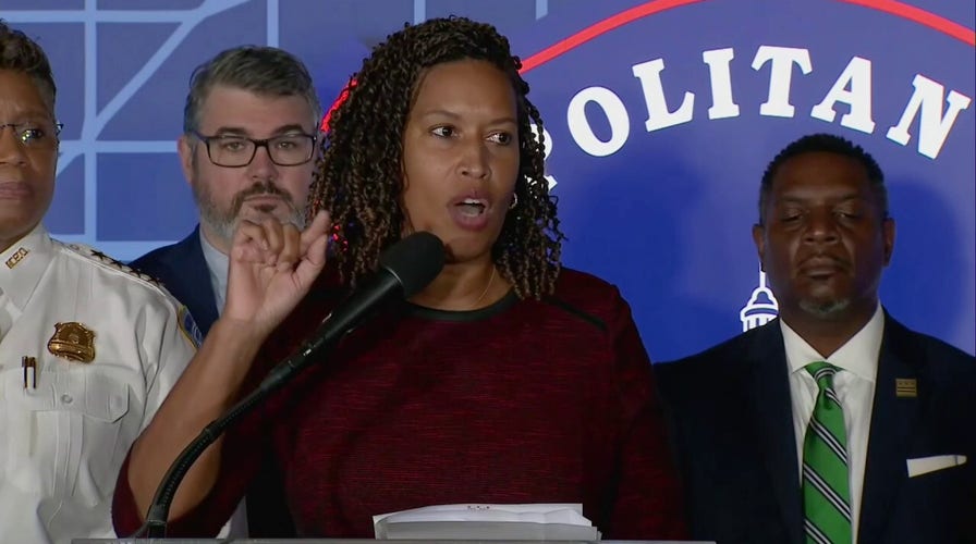 Bowser OKs 13% DC police pay hike, wants hundreds more officers on force as federal takeover nears end