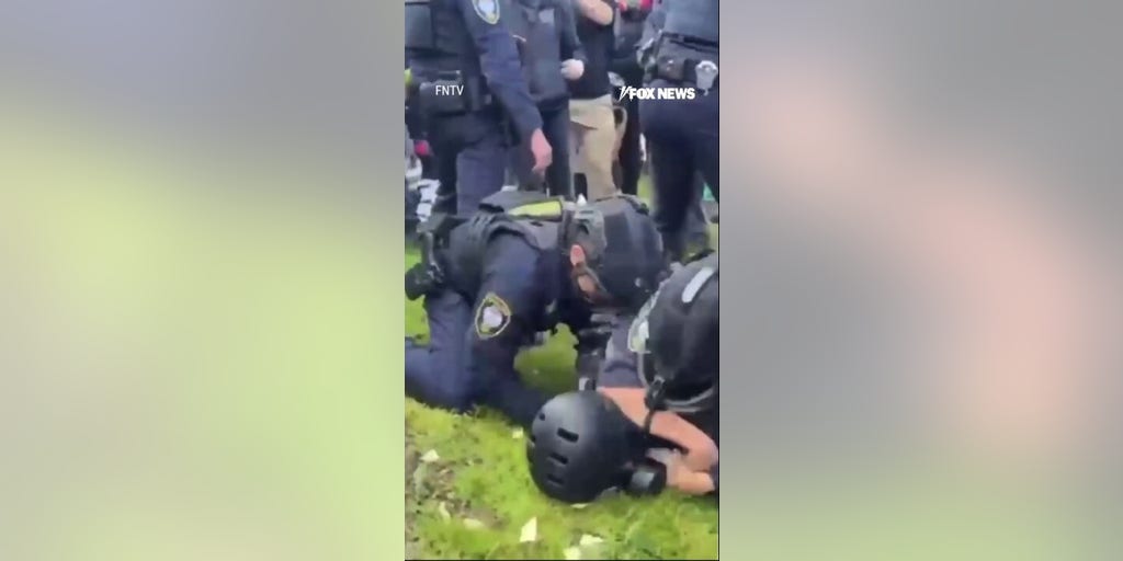 Protesters CLASH outside of ICE facility in Portland