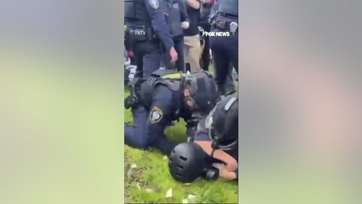 Protesters CLASH outside of ICE facility in Portland