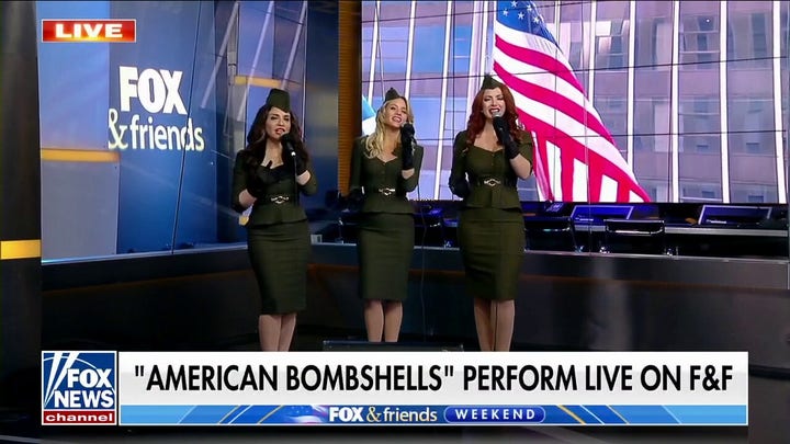 'American Bombshells' perform 'God Bless the USA' 