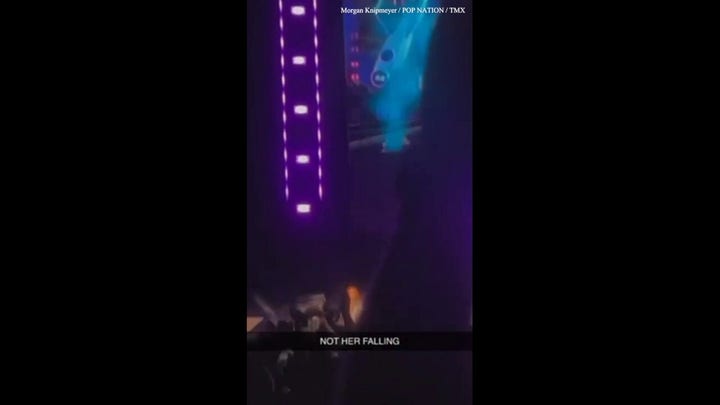 Shania Twain falls while performing