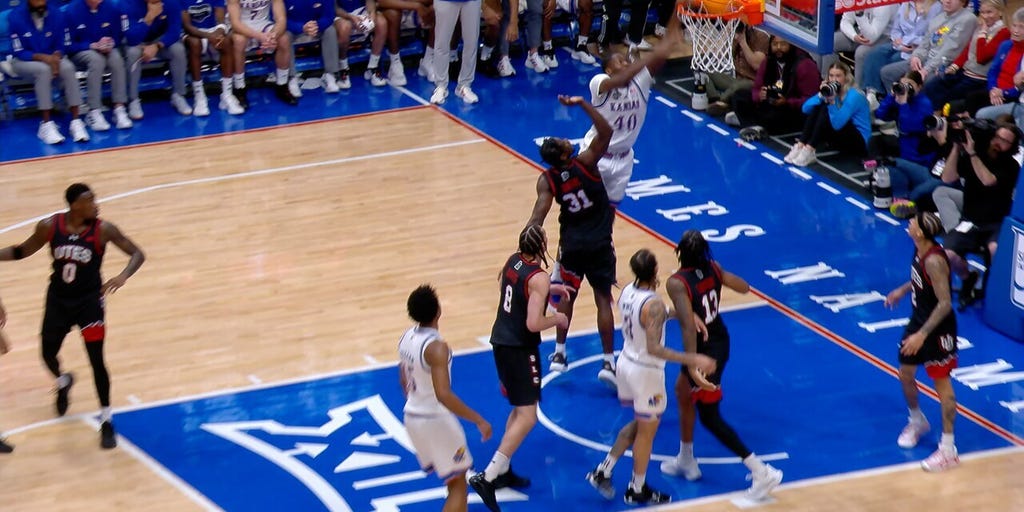Flory Bidunga finishes strong dunk off out of bounds play, extending Kansas's lead over Utah