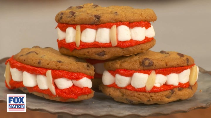 Paula Deen shares spooky treats in Halloween special