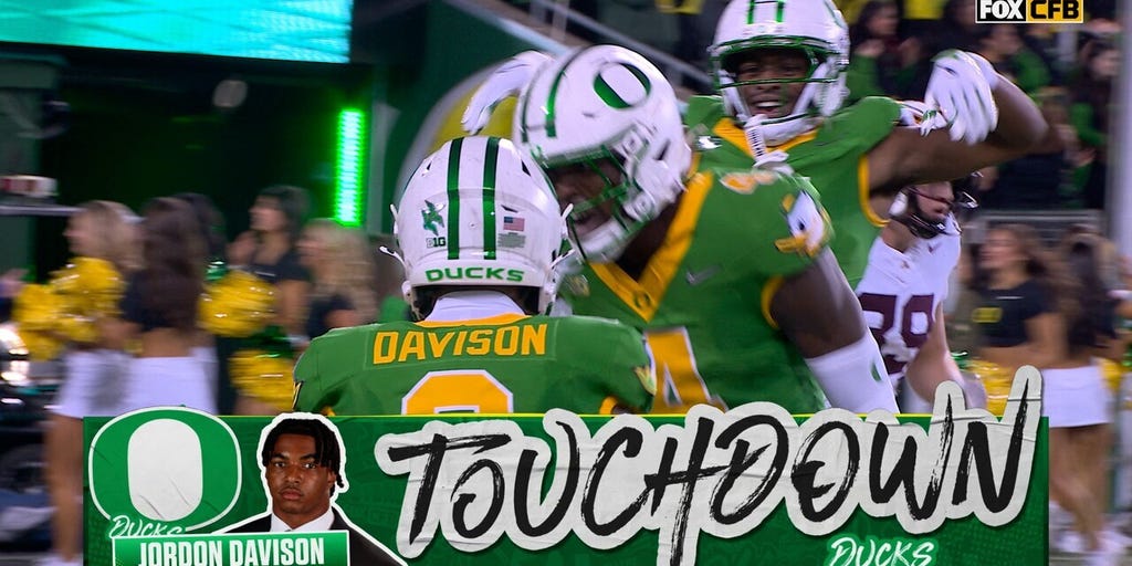 HOUSE CALL! Oregon's Jordon Davison rushes in for a 39-yard TD, extending lead against Minnesota