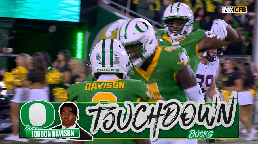 HOUSE CALL! Oregon's Jordon Davison rushes successful for a 39-yard TD, extending pb against Minnesota